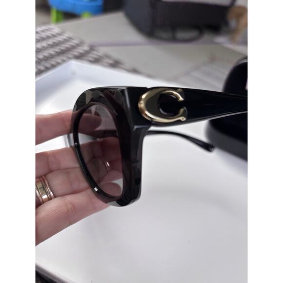 EUC Coach HC 8421U 50023C Black Plastic Sunglasses Grey Gradient Lens - Picture 6 of 12